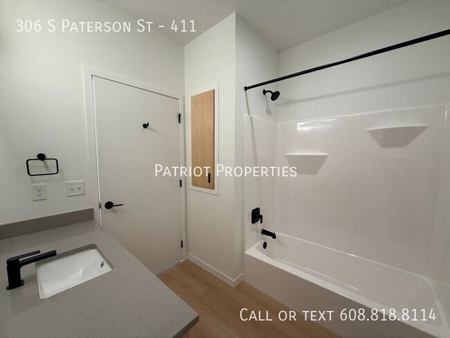 Building Photo - 306 S Paterson St