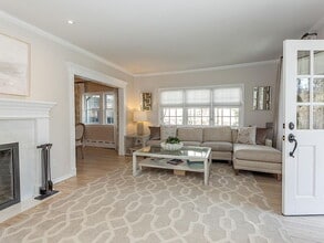 Building Photo - 4-Bed Oasis in Old Greenwich - Spacious 1,829 Sq Ft with 2 Full Baths!"