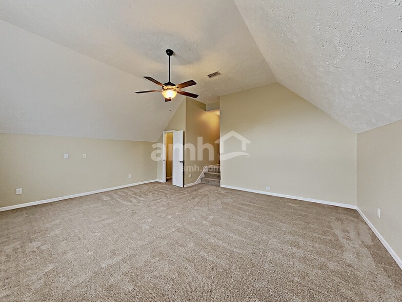 Building Photo - 8013 Mandan Dr