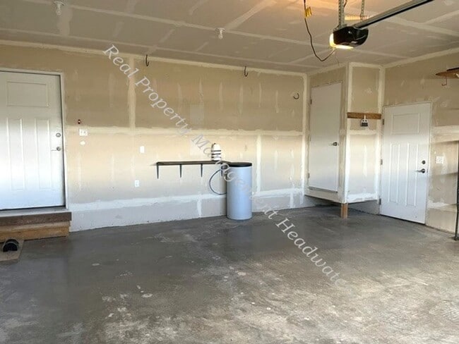 Building Photo - 3 Bedroom 2 Bath House For Rent