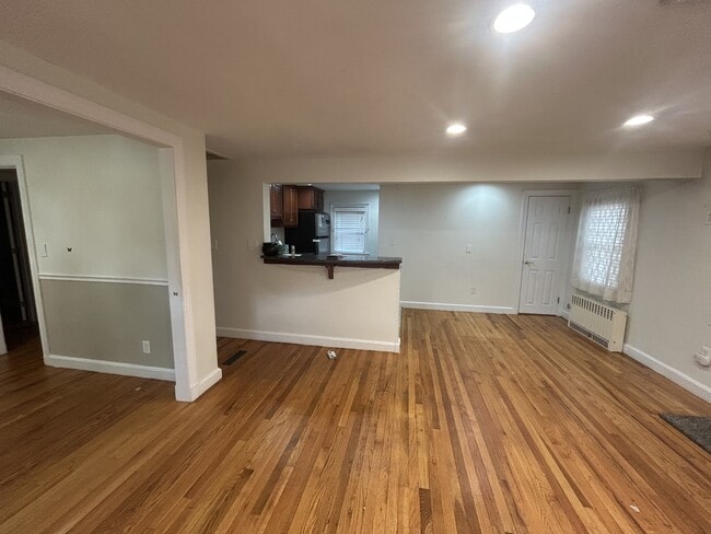 Building Photo - 44 Carroll Ave