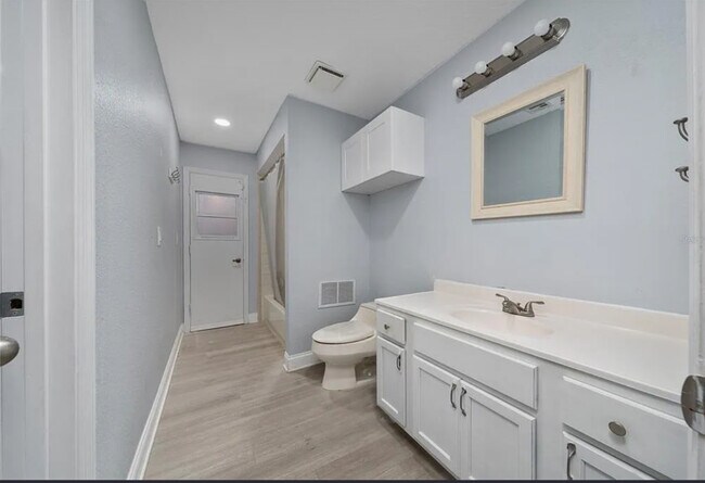 Building Photo - 5015 Nassau Cir