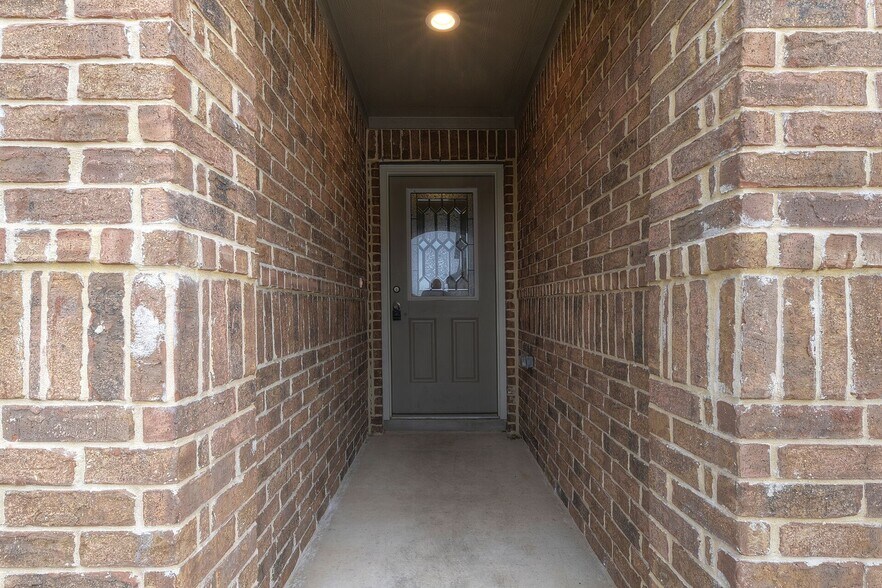 Building Photo - 108 Lance Trl
