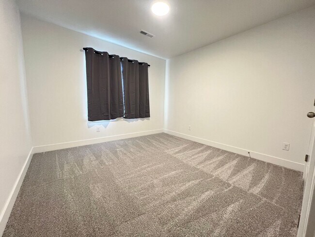 Building Photo - 3 Bed/2.5 Bath Townhome in Lehi