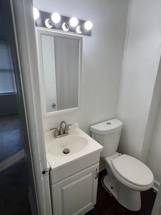 Primary Photo - 229 S Eighth St Lansing, MI 48912