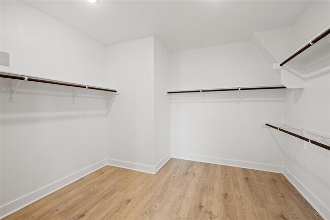 Building Photo - 1608 Kit Cir
