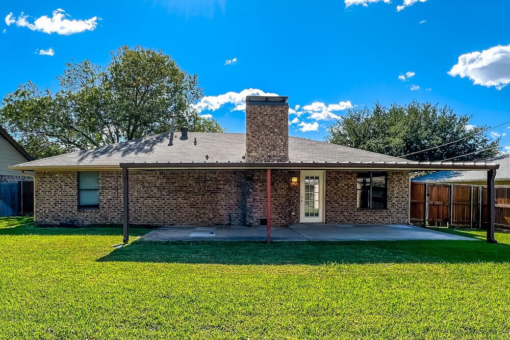 Building Photo - 302 Memorial Dr