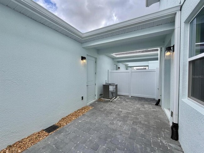 Building Photo - 1887 Pinecliff Dr