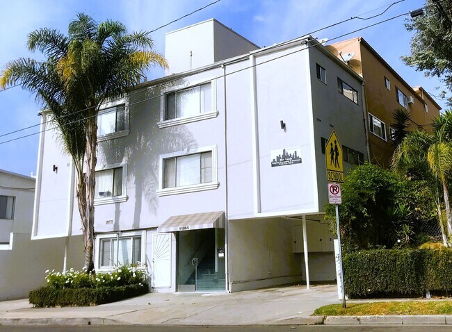 Interior Photo - 11865 Rochester Ave