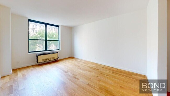 Building Photo - 247 W 87th St
