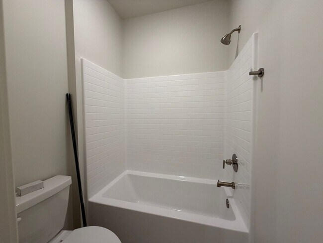 Building Photo - 602 Hemsworth Ln