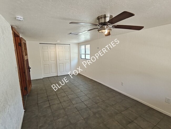 Building Photo - 275 E Norma Ln