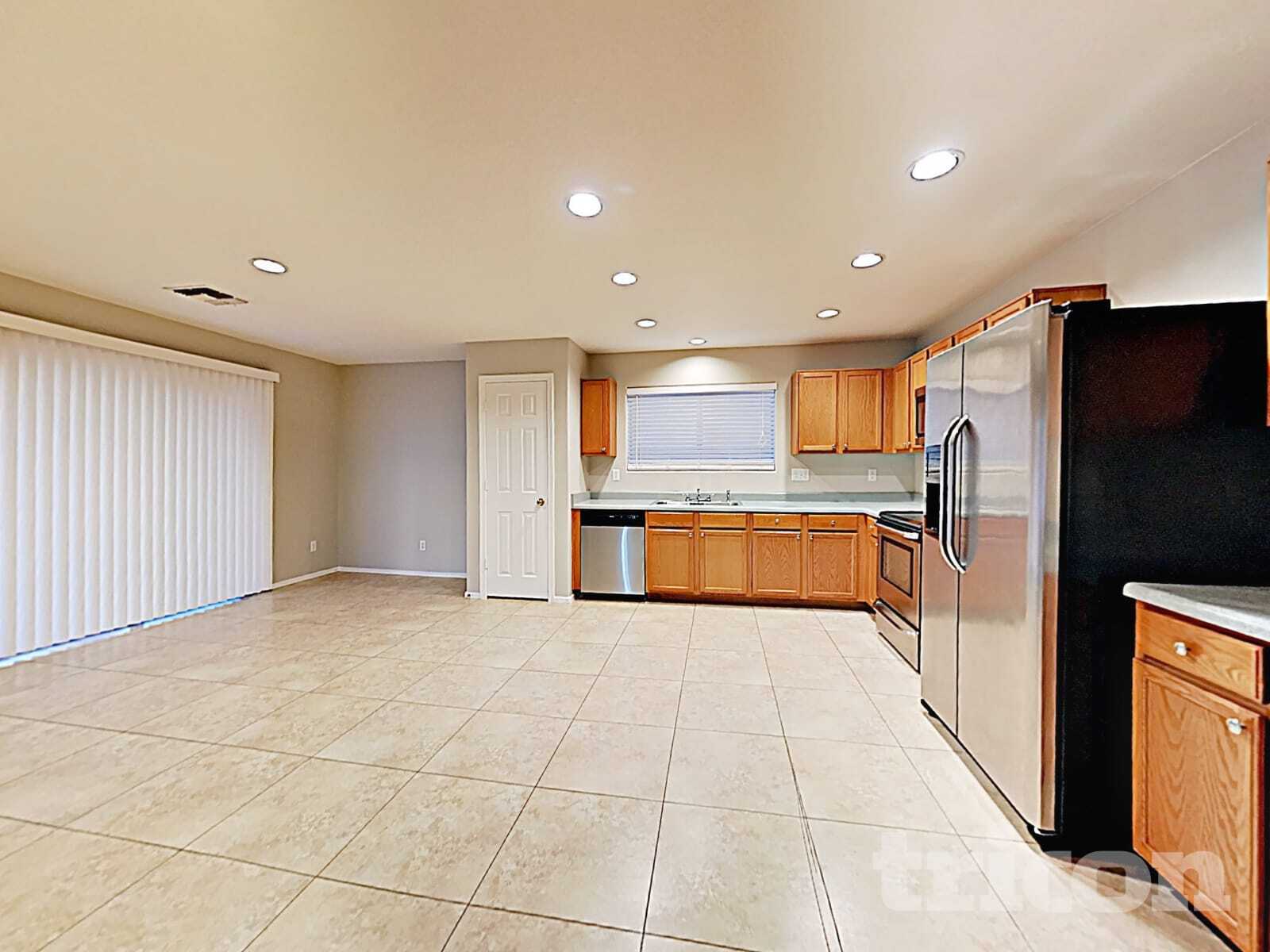 Building Photo - 25685 W Pleasant Ln