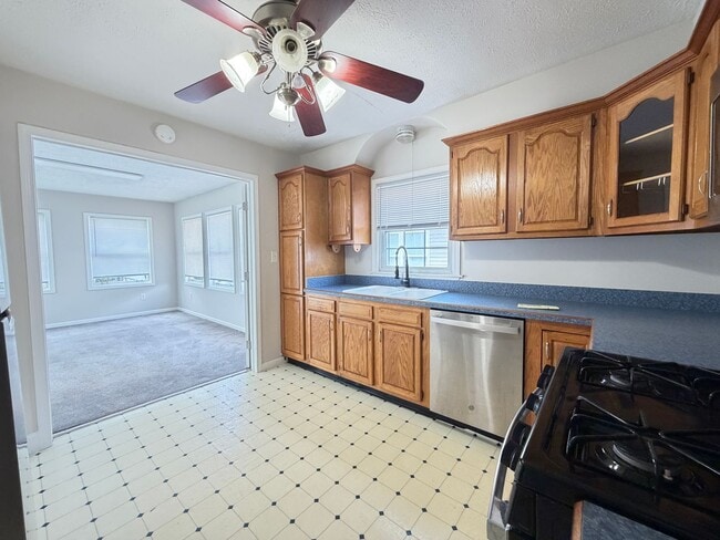 Building Photo - Wonderful 3 Bed and 1 Bath!