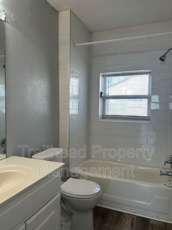 Building Photo - 2104 S Norwood Ave