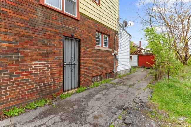 Building Photo - 3821 Pasadena St