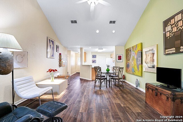 Building Photo - 3202 Eisenhauer Rd