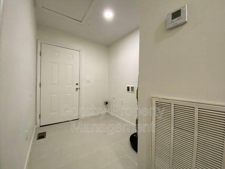 Building Photo - 2310 Cushman St