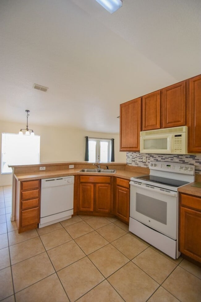 Building Photo - 10438 Vista Pines Loop