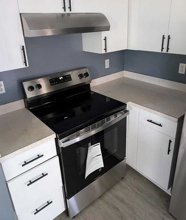 Building Photo - Completely remodeled gem located in the he...