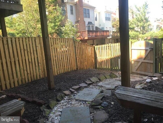 Building Photo - 5142 Woodford Dr