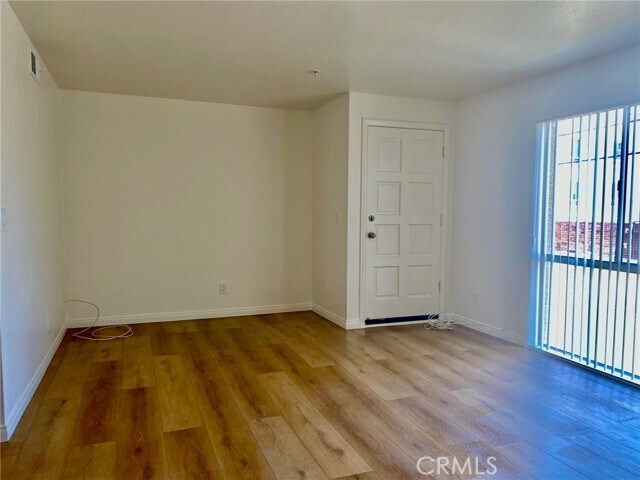 Building Photo - 108 W Maple St
