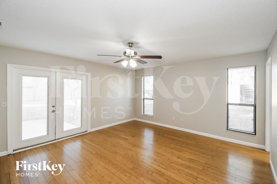 Building Photo - 2462 Ridgecrest Ave