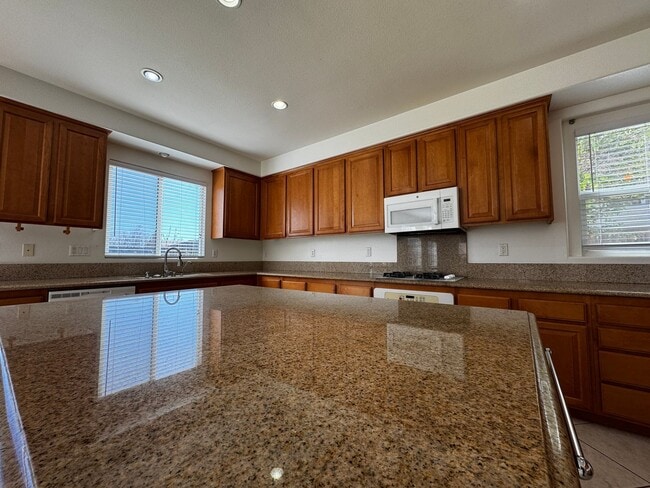 Building Photo - Spacious 4 bedroom in Murrieta for rent!