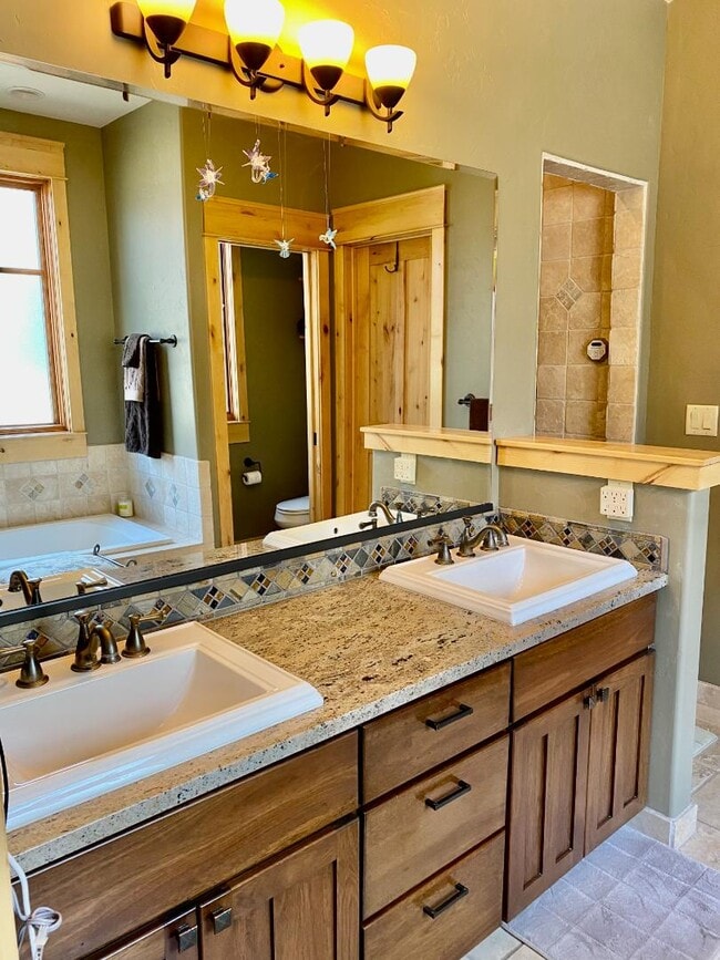 Building Photo - 97 Timberline Dr