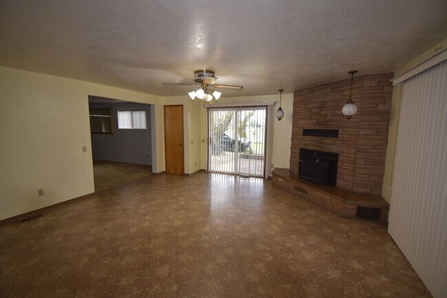 Building Photo - 34885 Lake Creek Dr