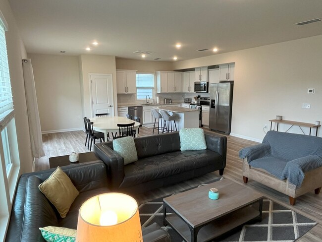 Building Photo - GREAT 3 bedroom 2.5 bath HOME IN WENDELL!