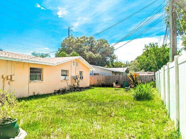 Building Photo - 972 San Christopher Dr