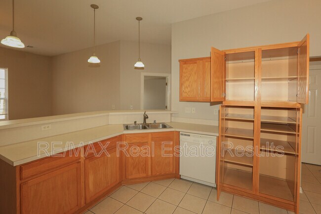 Building Photo - 1202 SW Cabriolet St