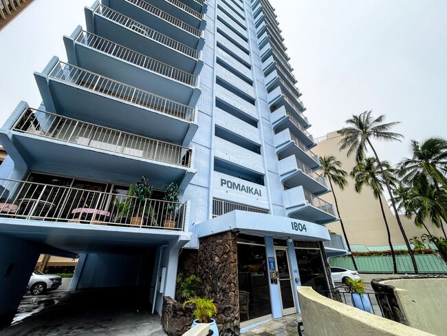 Building Photo - Waikiki 2/2 with 1 Parking and A/C