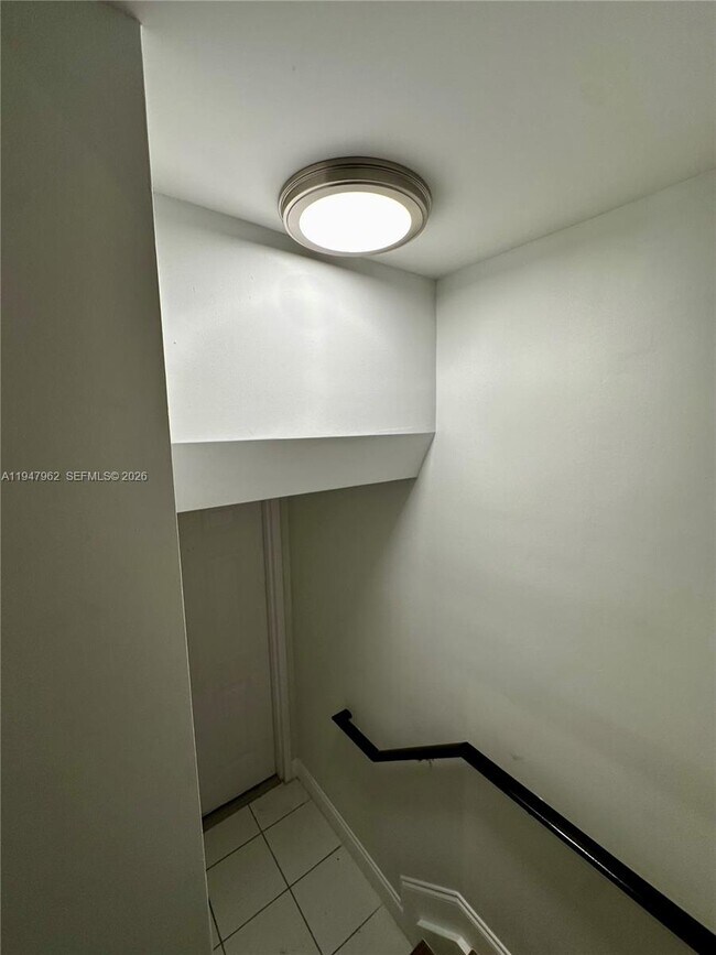 Building Photo - 2941 NE 185th St