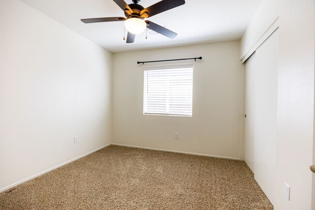 Building Photo - 511 Meadow Ct