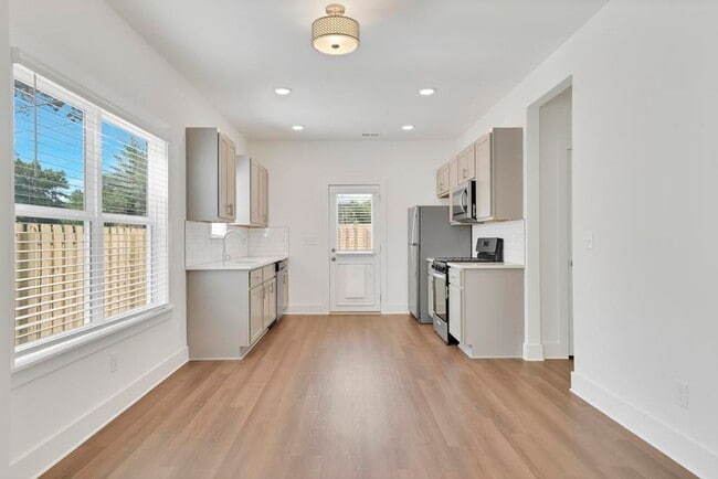 Building Photo - One Level Home with Garage and Fenced Back...