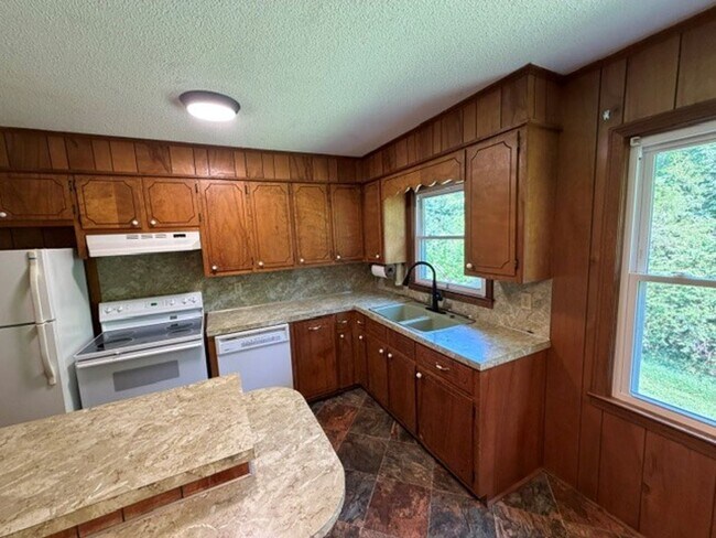 Building Photo - 3399 NC-16