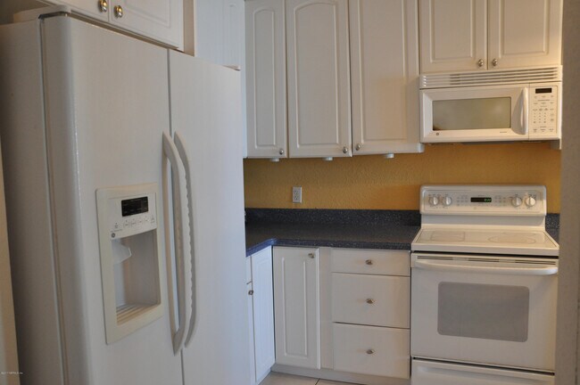 Building Photo - 601 1st St