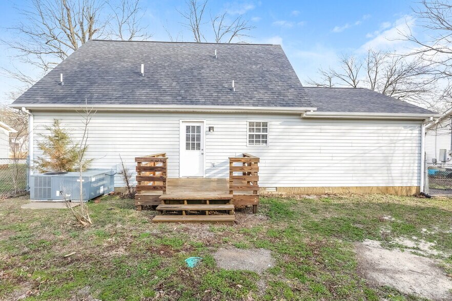 Building Photo - 141 Nelson Dr