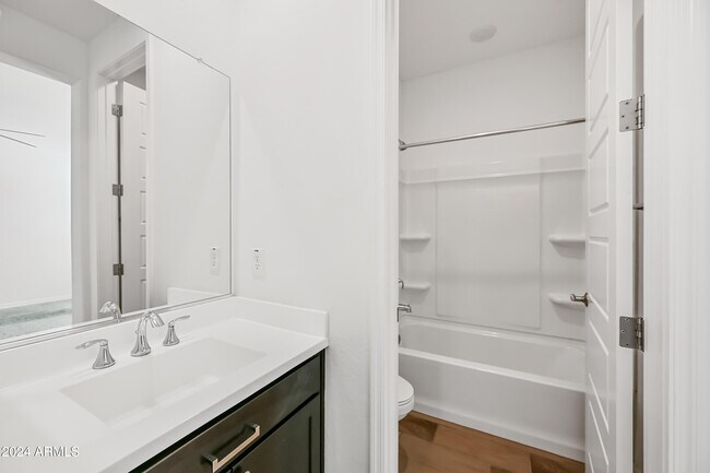 Building Photo - 14049 W Desert Hollow Dr