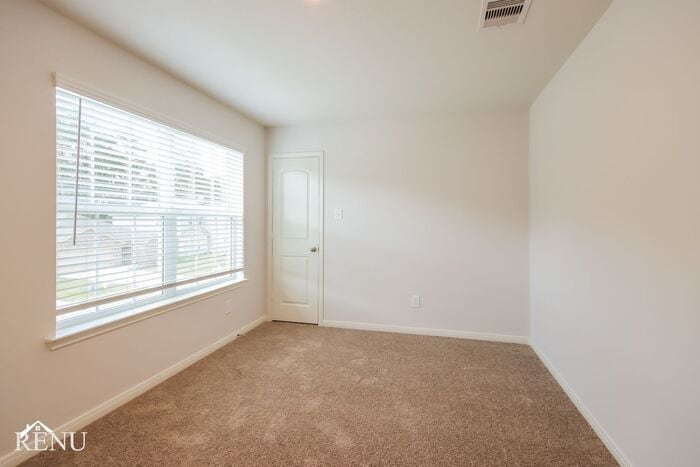 Building Photo - 10461 Sweetwater Creek Dr