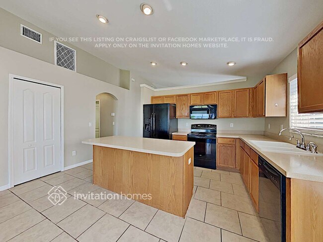 Building Photo - 31010 Baclan Dr