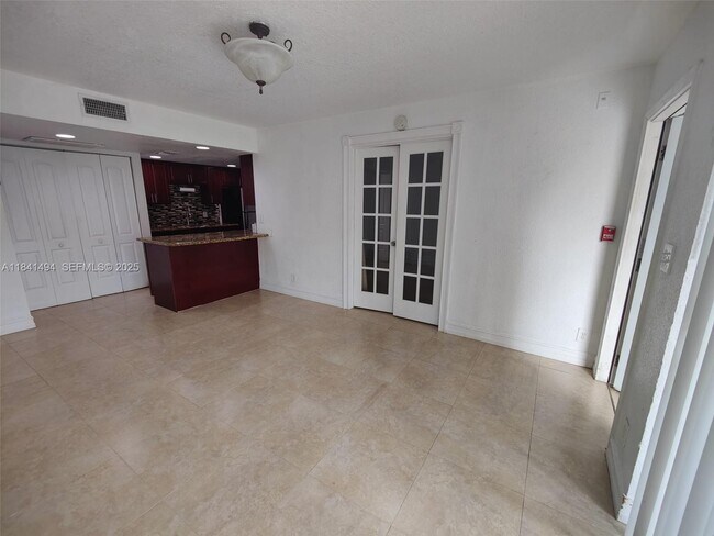 Building Photo - 616 Executive Center Dr