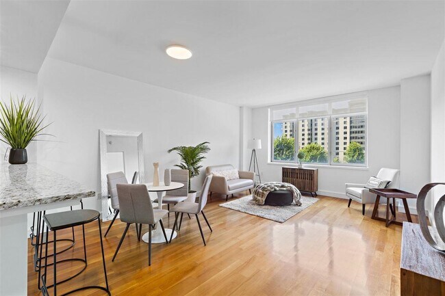 Building Photo - 8100 River Rd