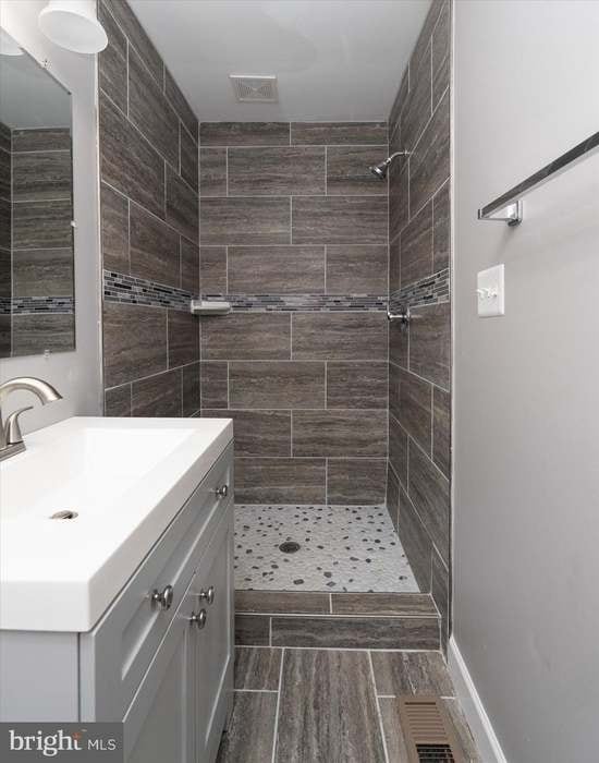 Building Photo - 1230 W Lombard St