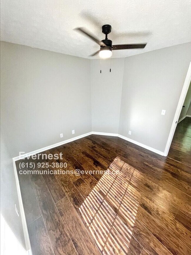 Building Photo - Adorable 3-Bedroom Home with Inviting Porc...