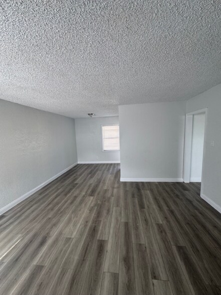 Building Photo - 190 W 8th St