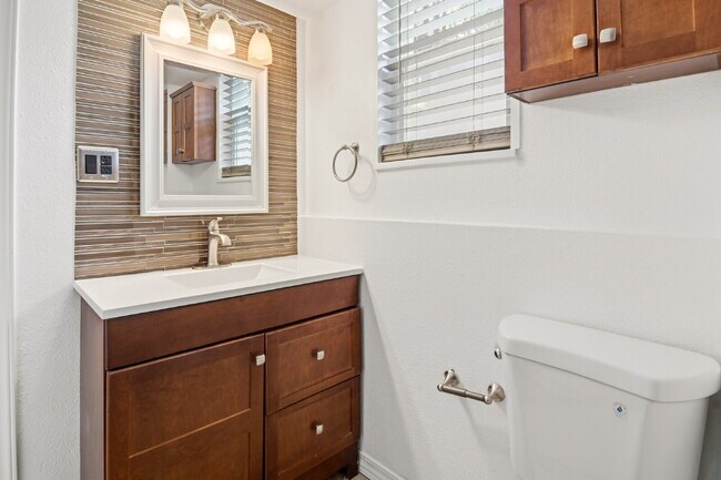 Building Photo - $1,520.95 - 2 bed, 1 bath updated ground floor Condo in Lakewood with In Unit Laundry
