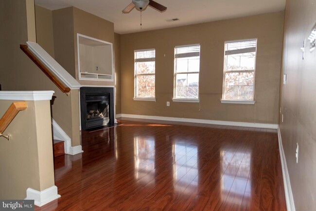 Building Photo - 42425 Goldenseal Square